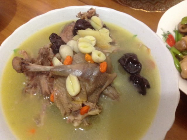 枣杞乳鸽汤