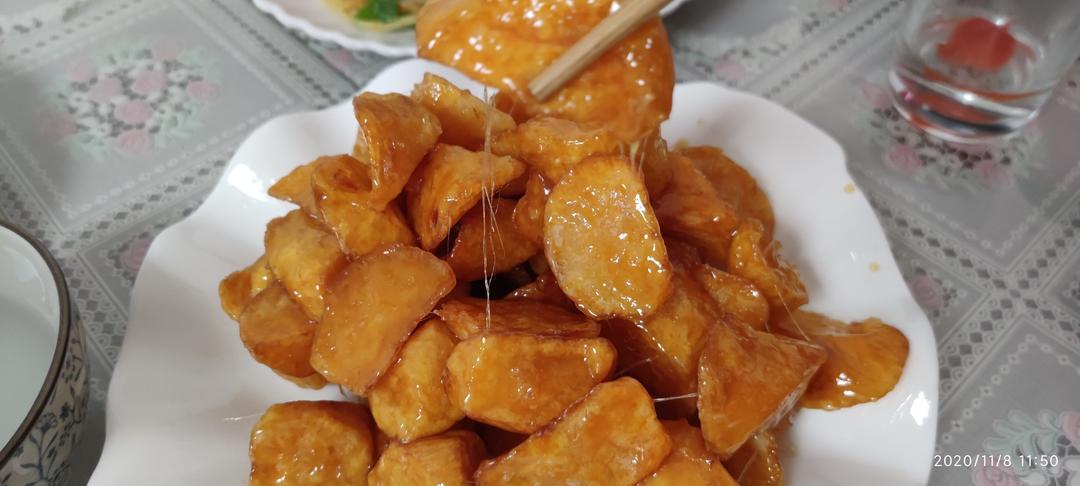 厨师长教你：“拔丝红薯”的家常做法，能拔出1米以上的糖丝