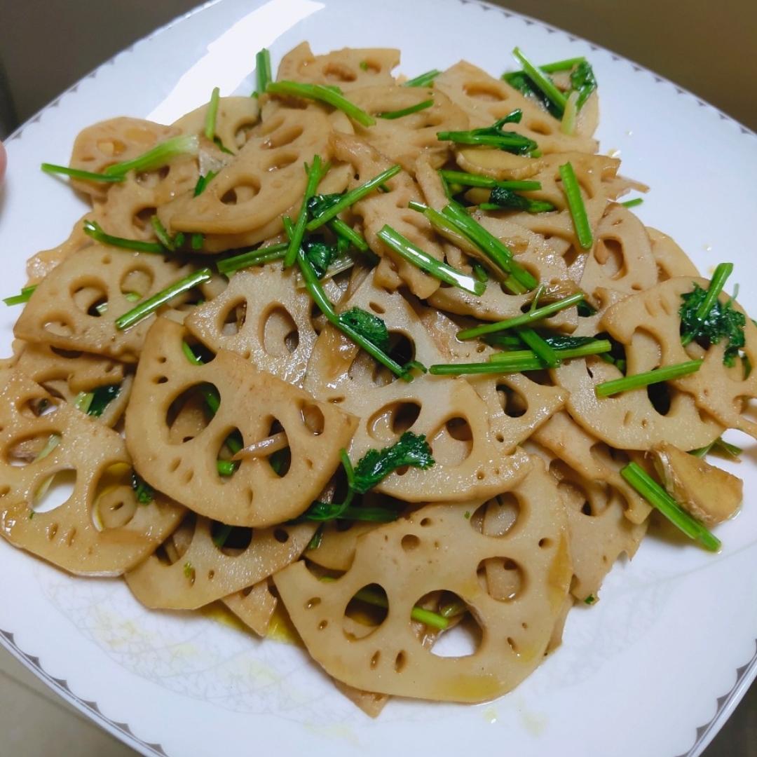 我是做梦也没想到，莲藕这样简单的炒一下，会这么脆嫩爽口，好吃又下饭