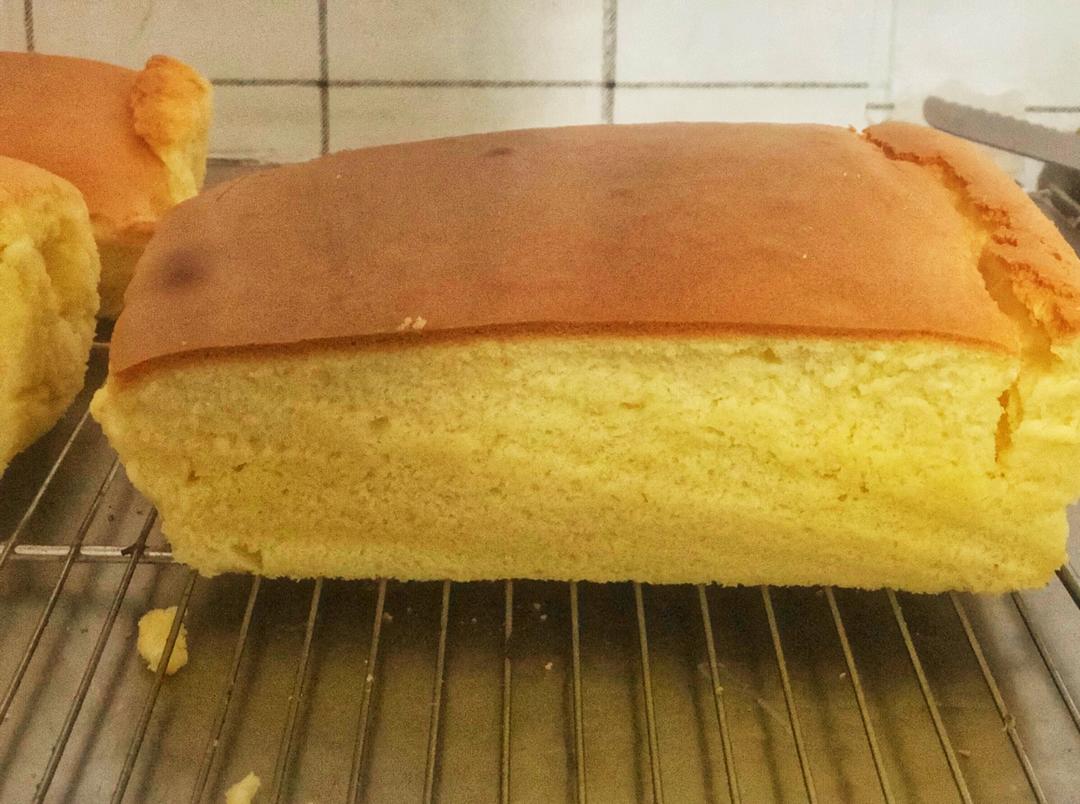 超级无敌好吃的古早蛋糕。