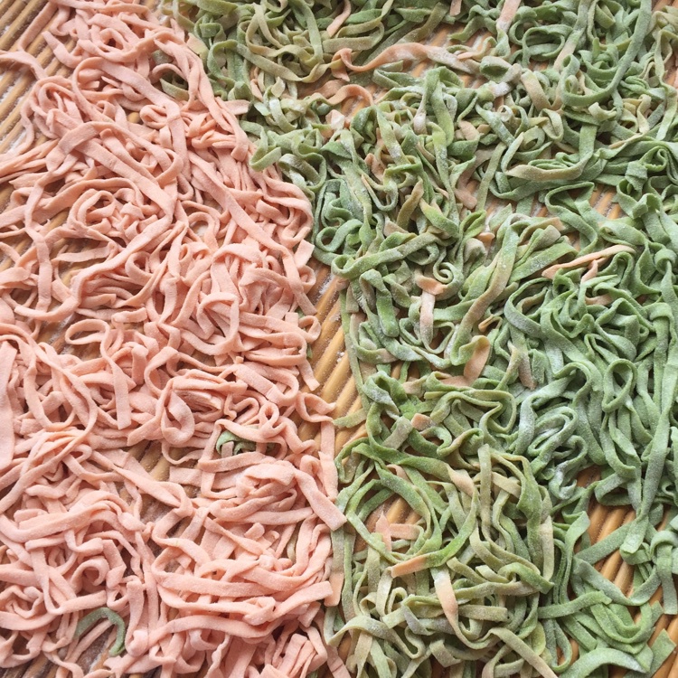 自制彩色蝴蝶面、手擀面