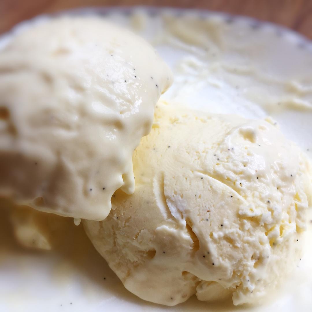 最初_e8w3做的香草冰淇淋