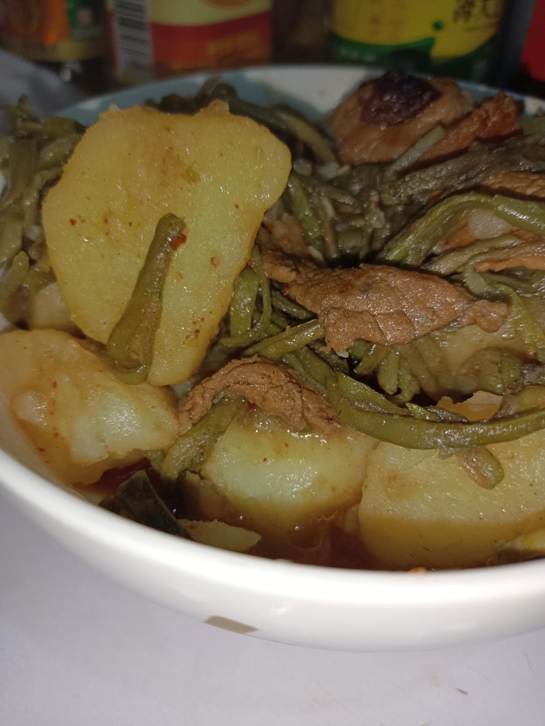 干豆角丝炖五花肉土豆
