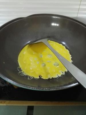 韭菜花炒蛋的做法 步骤2