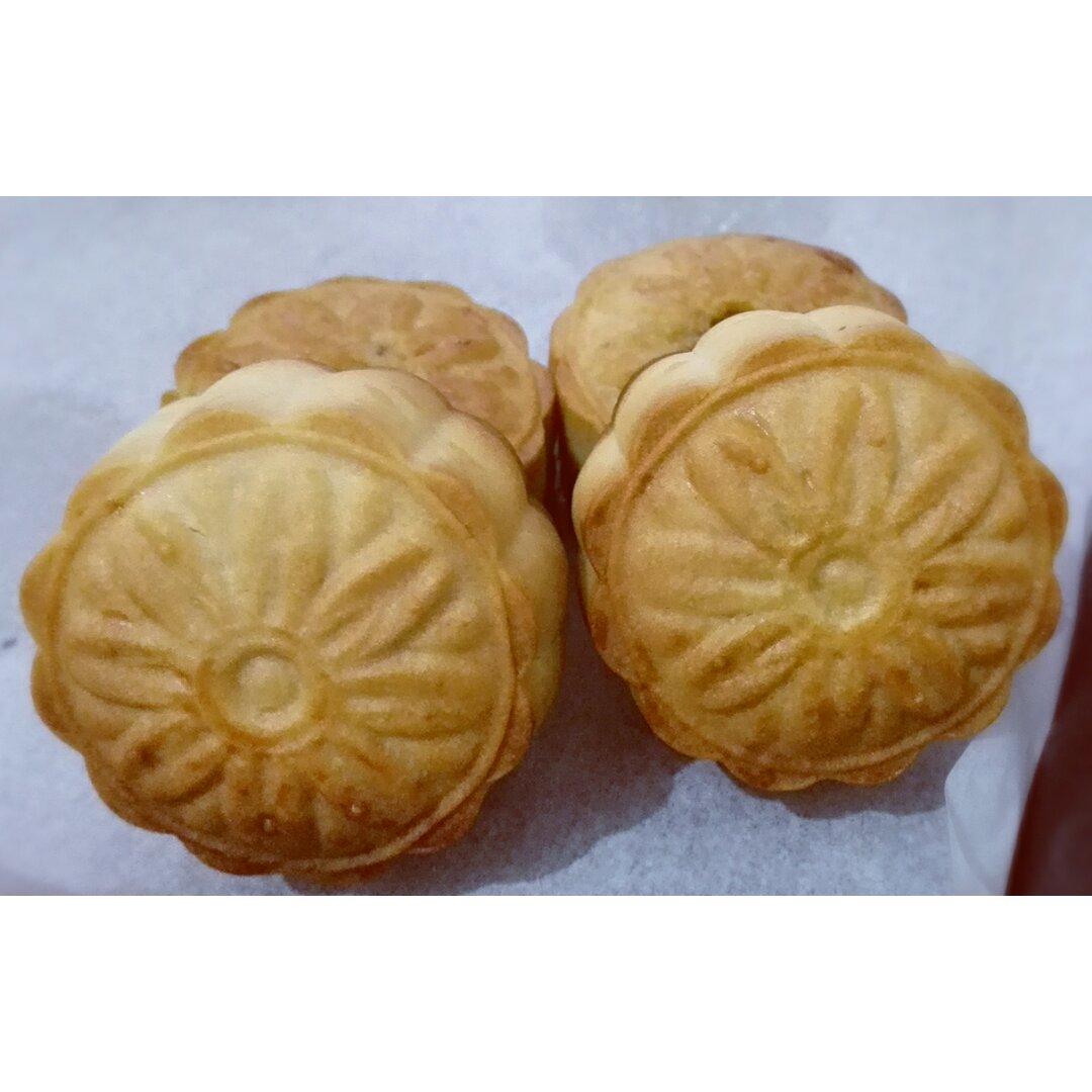 广式月饼—蛋黄莲蓉月饼