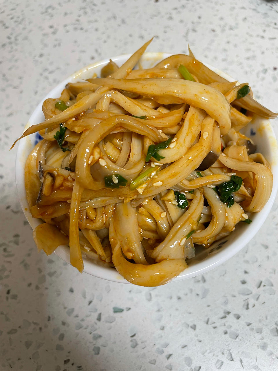 比肉还好吃的【手撕凉拌杏鲍菇】，上桌扫光光