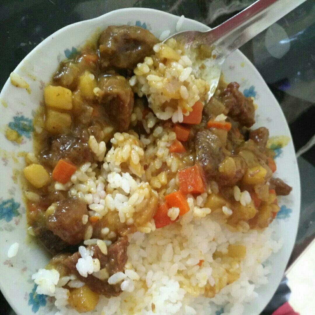 Mr董的招牌咖喱牛肉饭