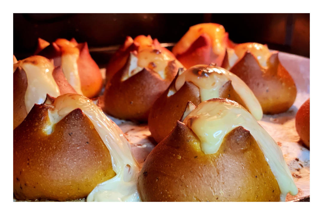 『椒盐核桃芝士碱水面包球』