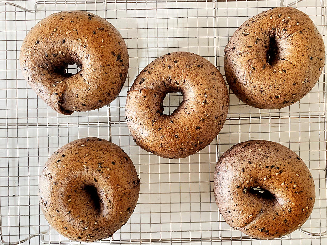 黑米粉黑芝麻贝果