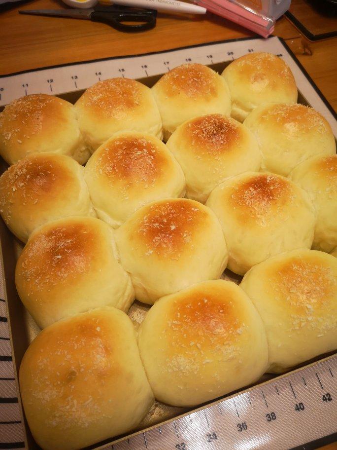 超级柔软的奶油奶酪椰蓉小餐包