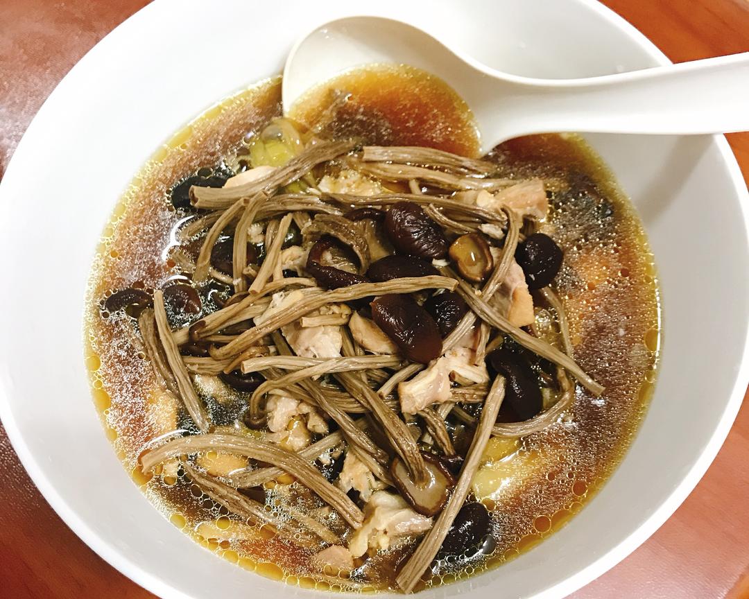 茶树菇炖鸡(高压锅版,肉质鲜嫩)的做法