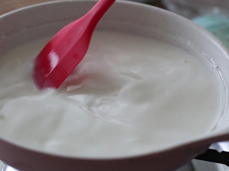 只要1个平底锅就能做的椰奶冻，免蒸免炸，Q弹顺滑奶味浓郁的做法 步骤2