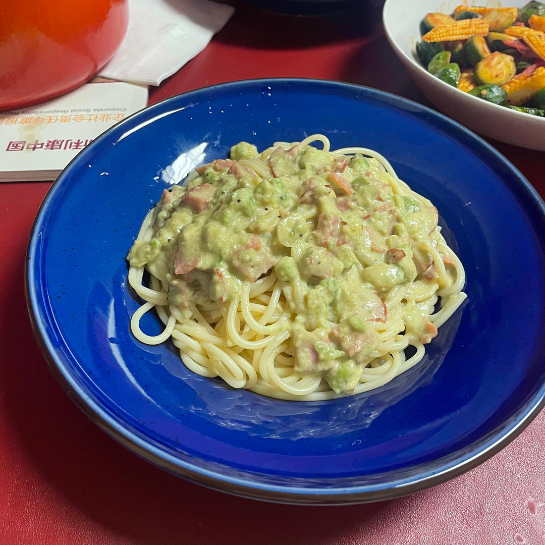 牛油果火腿意面