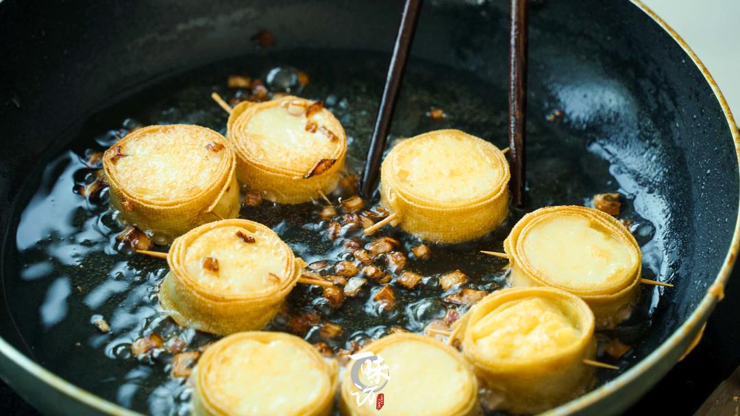 如何用成本2.5元做一款“香煎豆腐卷”，2个步骤轻松学会的做法