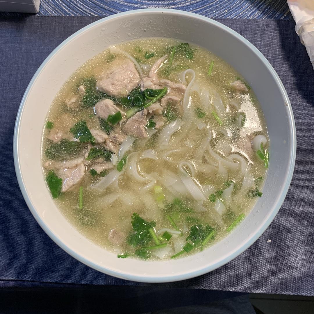 广式早餐-瘦肉汤河粉