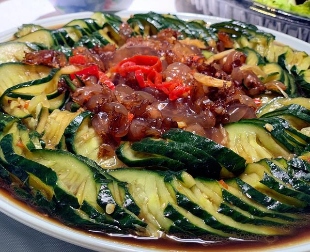 蛟龙出海(蓑衣黄瓜拌海蜇)的做法