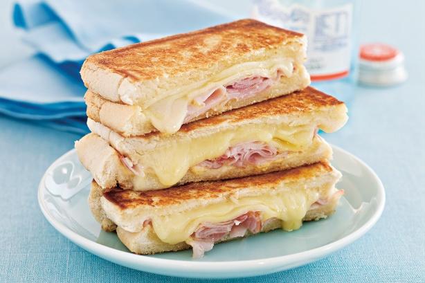 超满足的煎芝士火腿三明治 Grilled Cheese and Ham Sandwich的做法