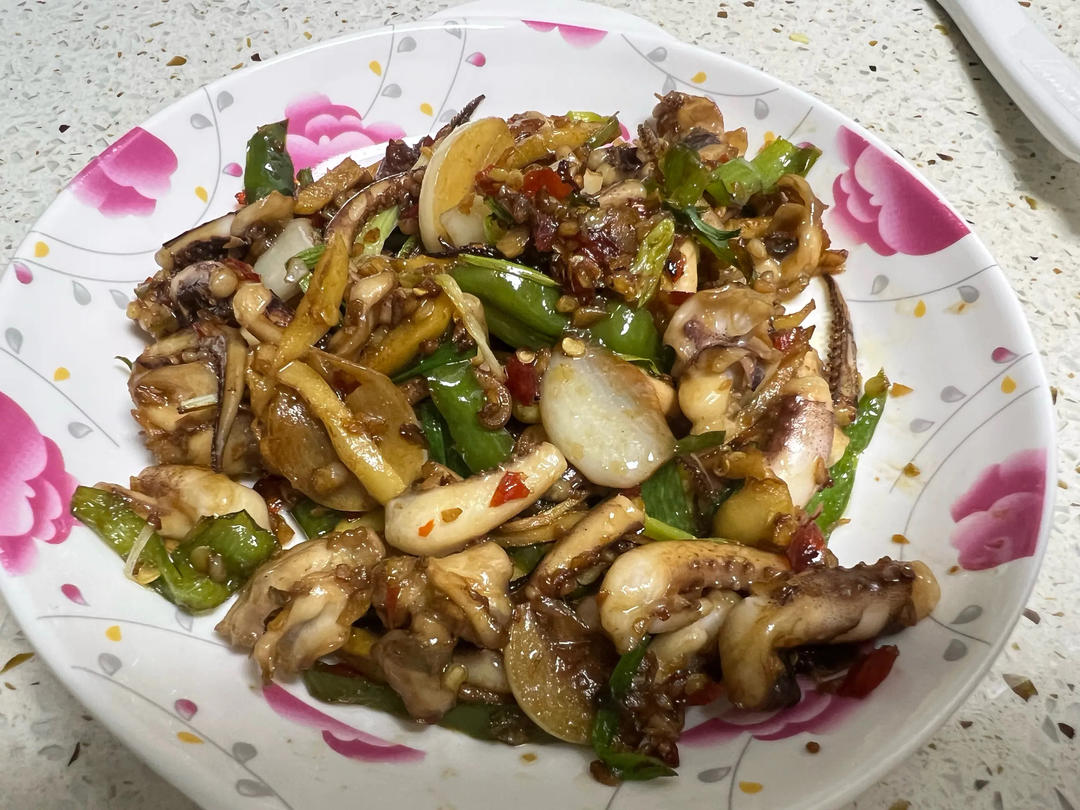 爆炒鱿鱼须，鱿鱼须一定要焯水！