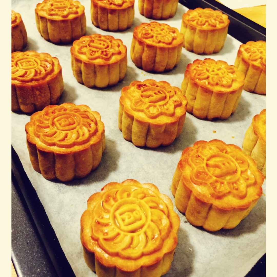广式月饼—蛋黄莲蓉月饼