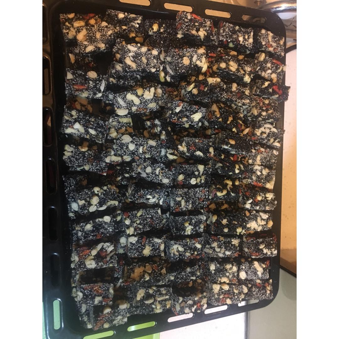 枸杞核桃花生黑芝麻片