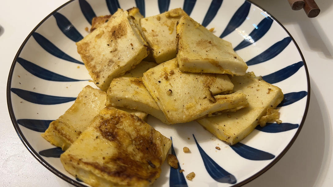好吃到停不下来的煎千页豆腐，滑滑嫩嫩软软的哦