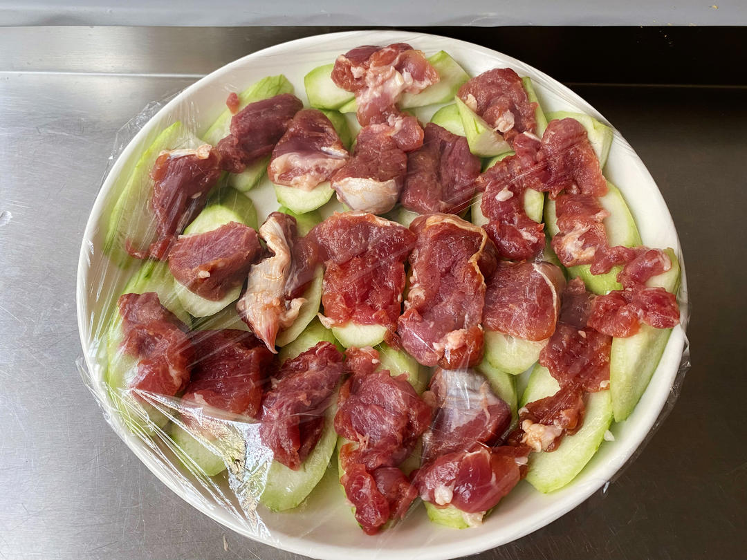夏日清爽不油腻—丝瓜蒸肉片