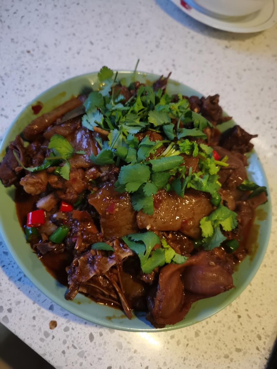 传统正宗的啤酒鸭配方和做法，鲜嫩香浓，只需炒千万不要焯水