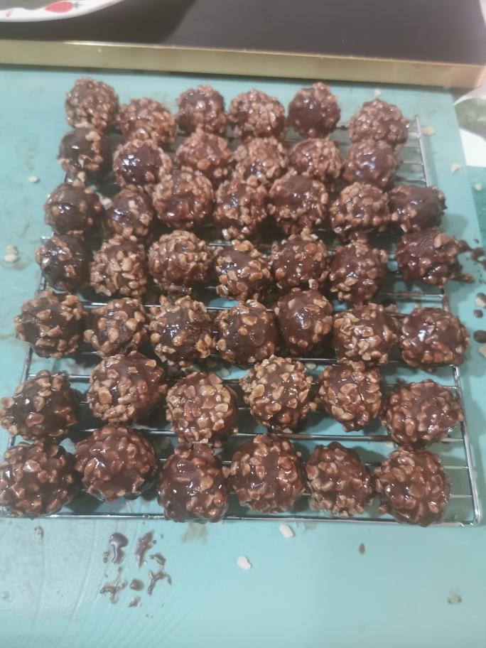 好吃的费列罗榛子巧克力