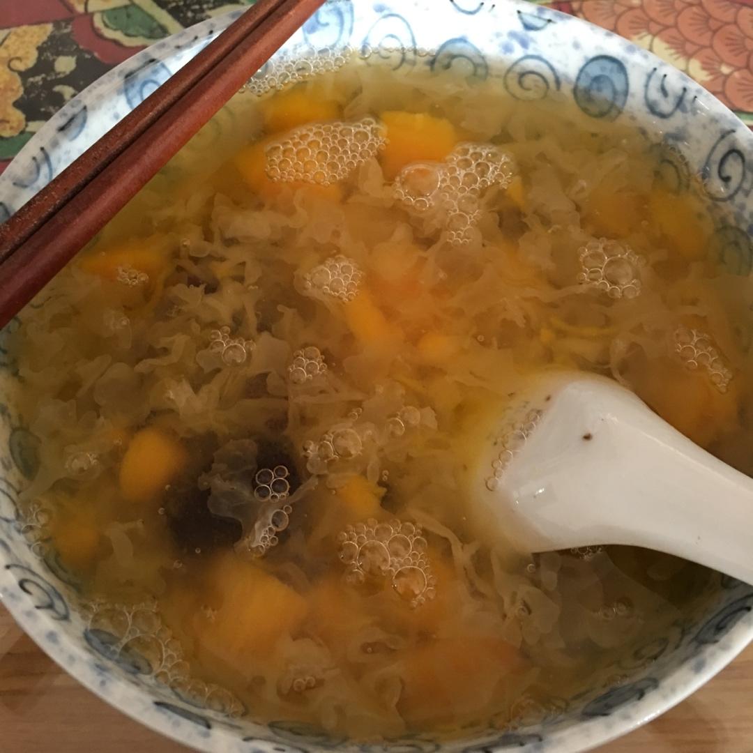 冰糖红枣银耳南瓜羹