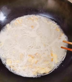 超简单美味的葱香鸡蛋面的做法 步骤6