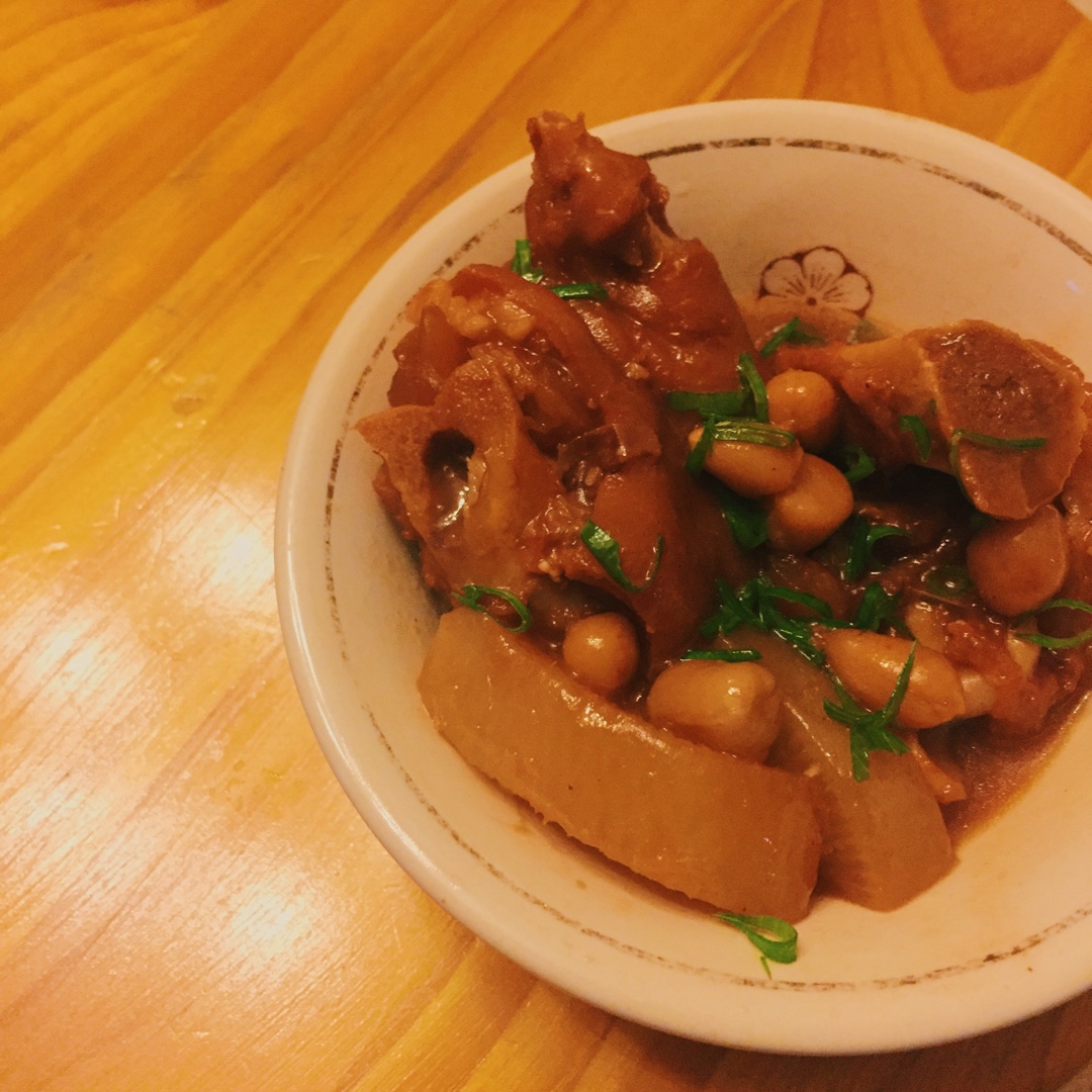 南乳花生猪脚煲