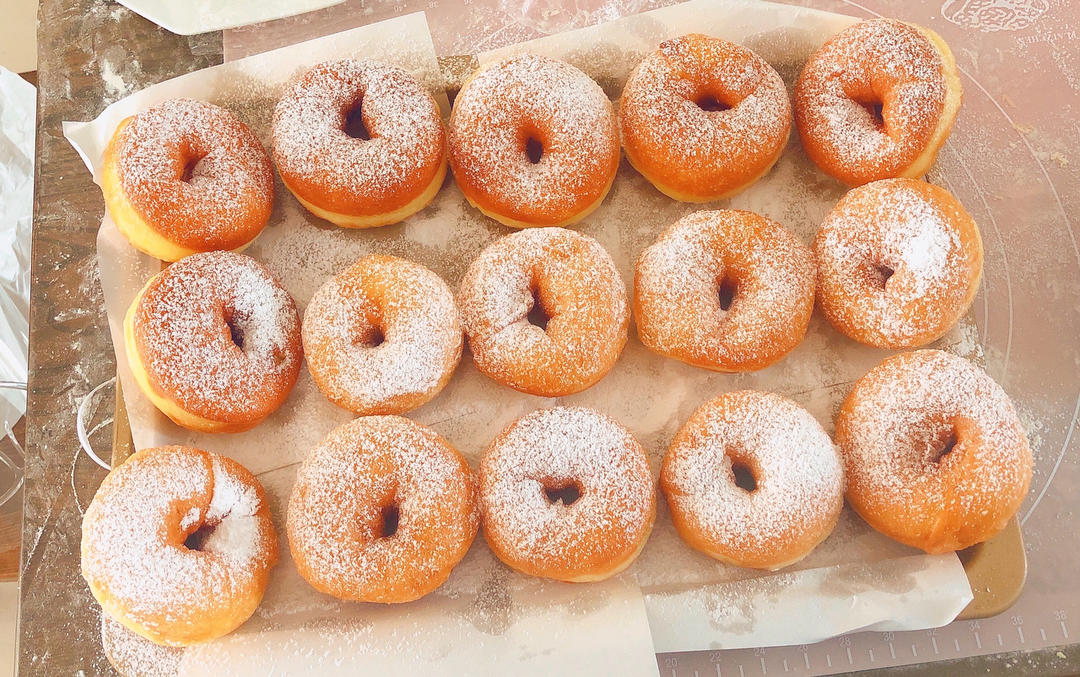 多拿滋甜甜圈&扭扭面包&豆沙面包