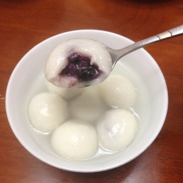 吃货甜做的桂花蓝莓汤圆