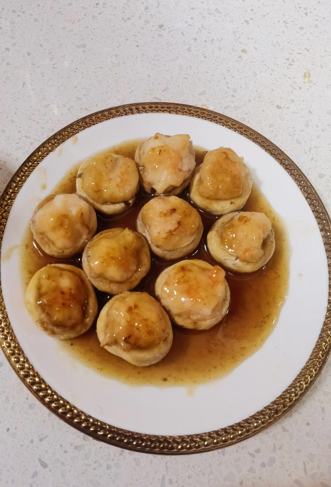 一口爆汁的虾滑酿口蘑