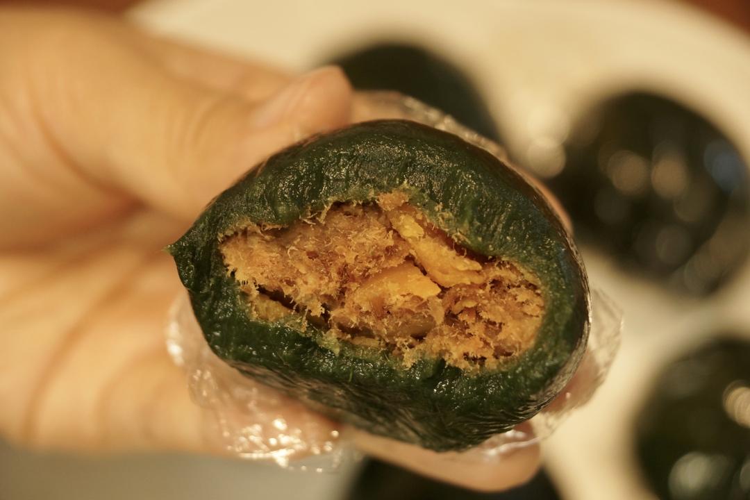 咸蛋黄肉松青团（艾糍）