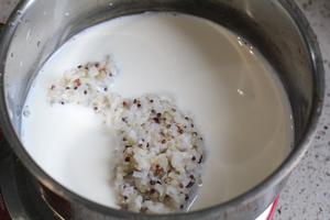 奥利奥藜麦牛奶粥的做法 步骤2