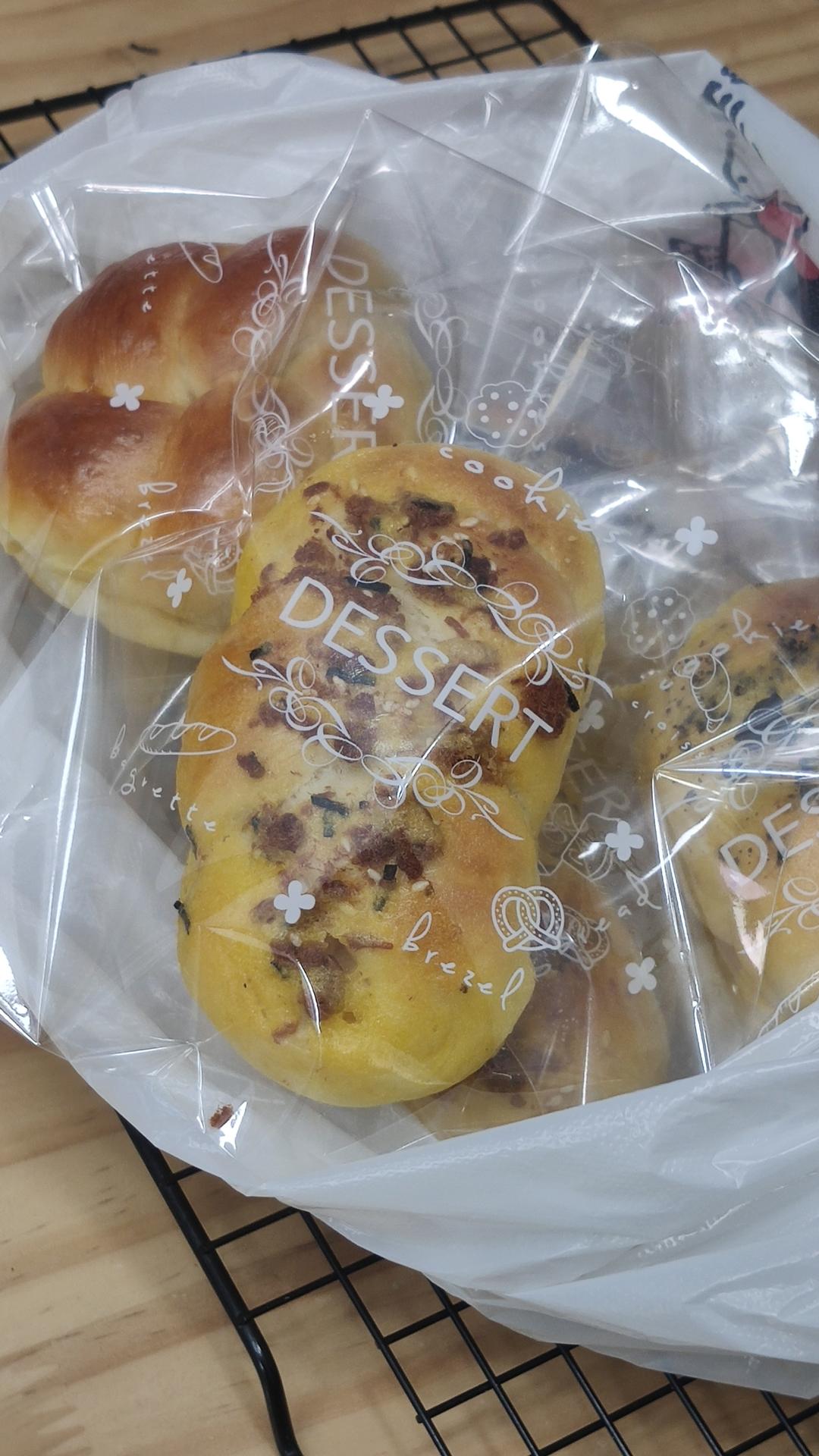 软fufu的经典肉松肠仔包