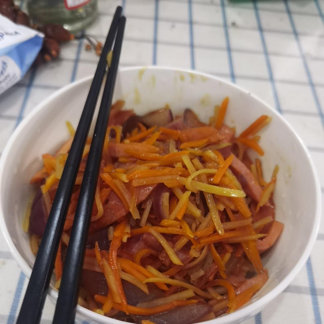 洋葱炒土豆胡萝卜丝