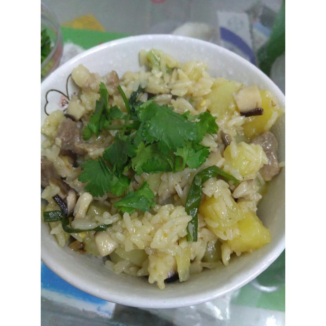 土豆闷饭