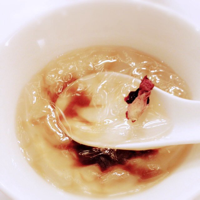 蔓越莓桃胶银耳羹