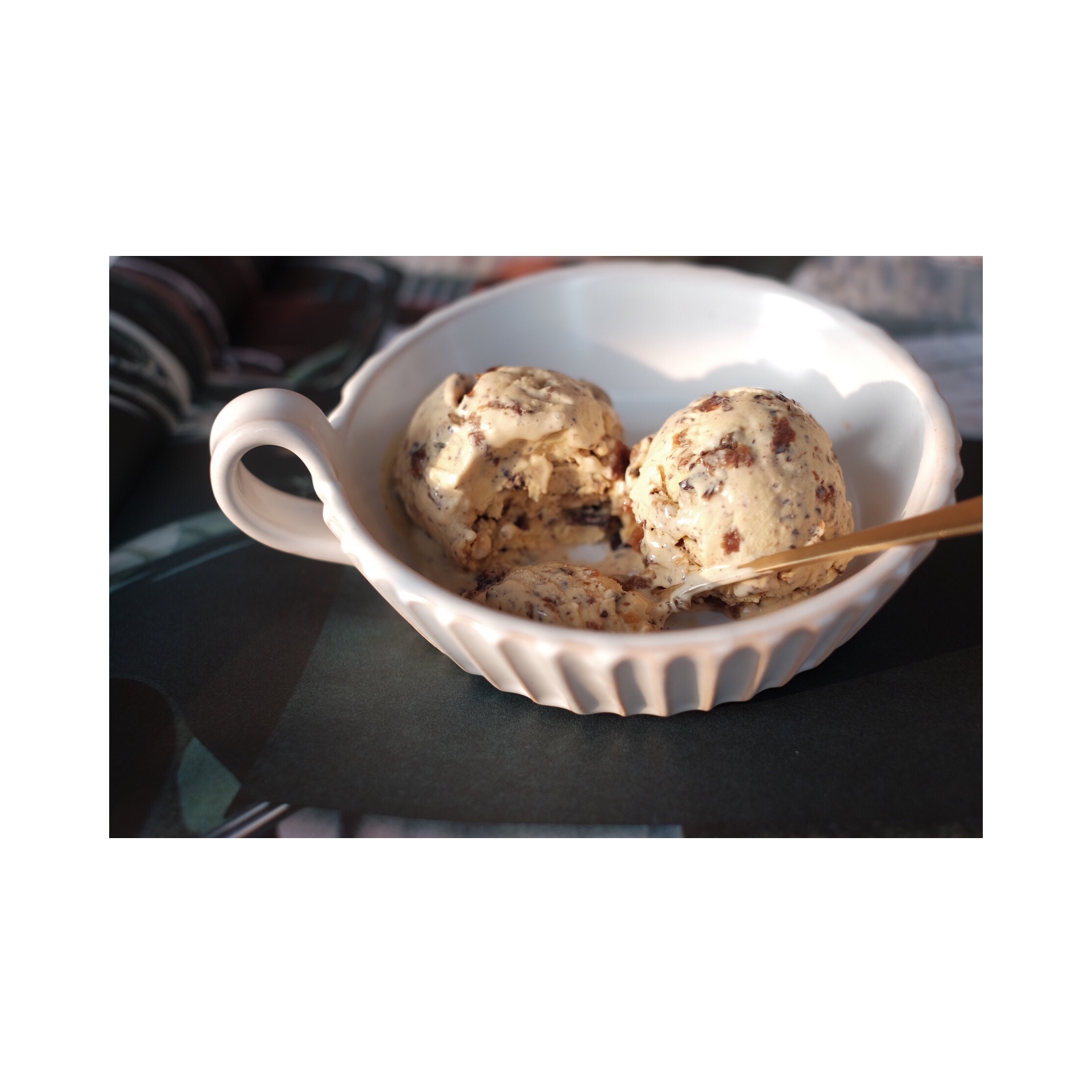 巧克力朗姆酒葡萄干冰淇淋-Cuisinart冰淇淋机版的做法