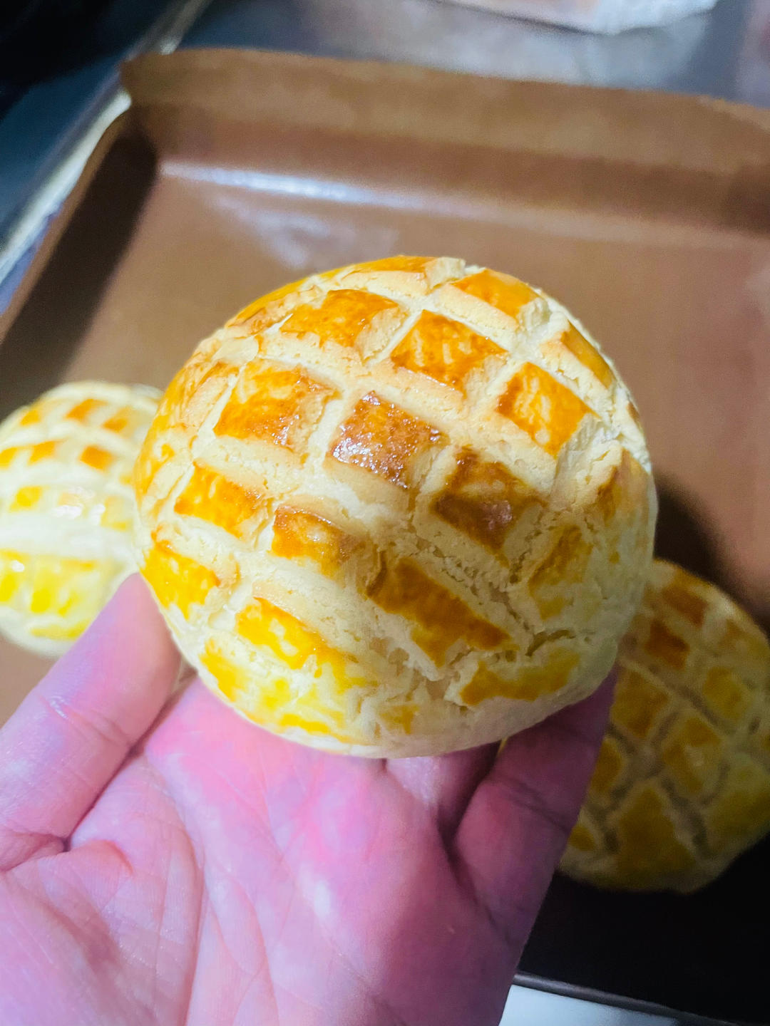 好吃到炸裂的港式菠萝包（附带制作酥皮的小视频）