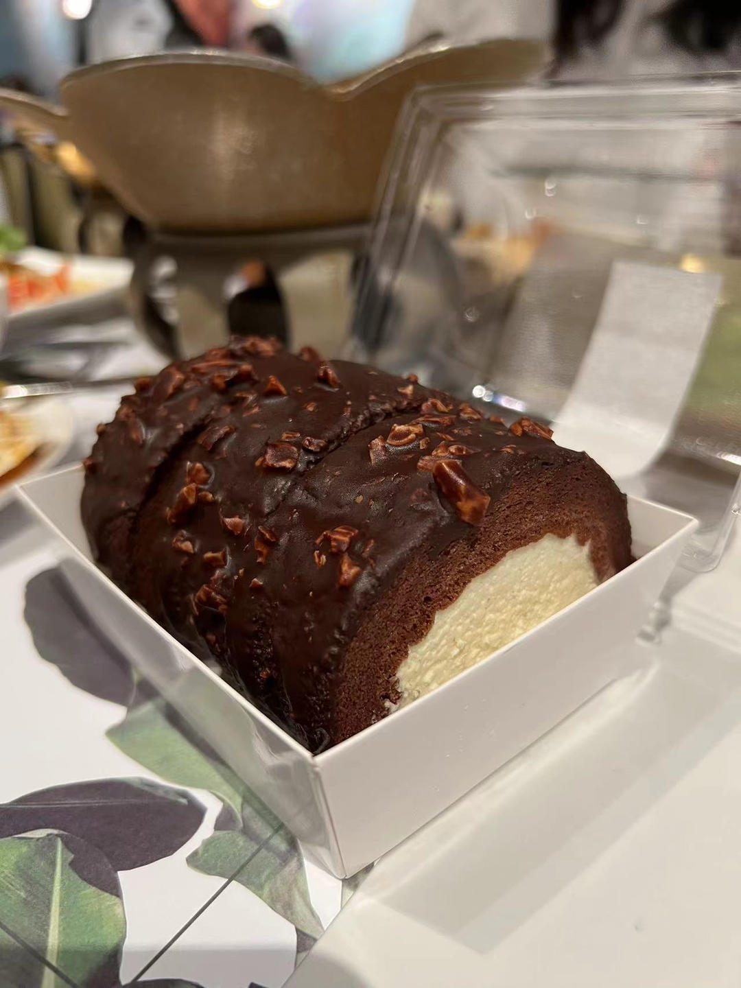 🍫梦龙蛋糕卷. 巧克力脆皮蛋糕卷 by pink-rabbit