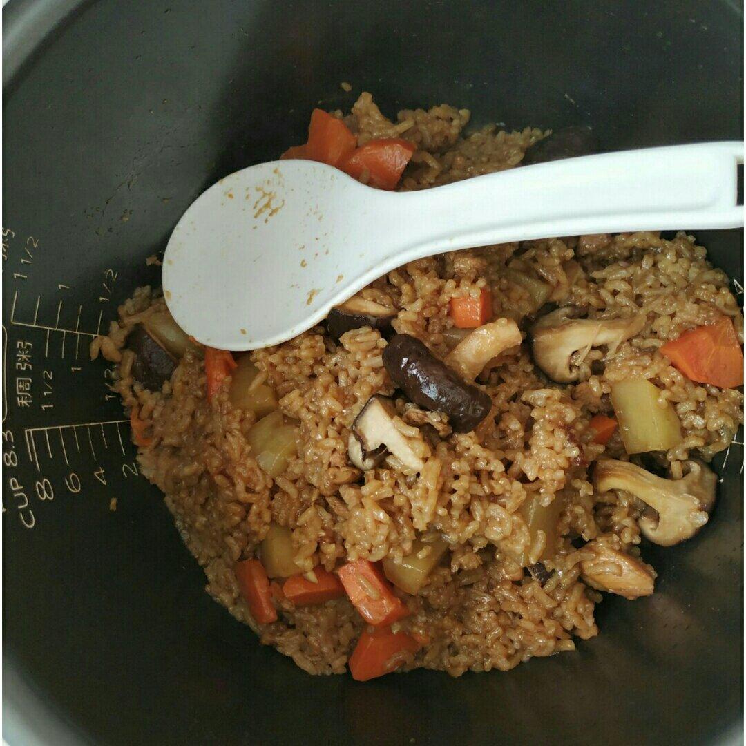 【香菇鸡肉焖饭】