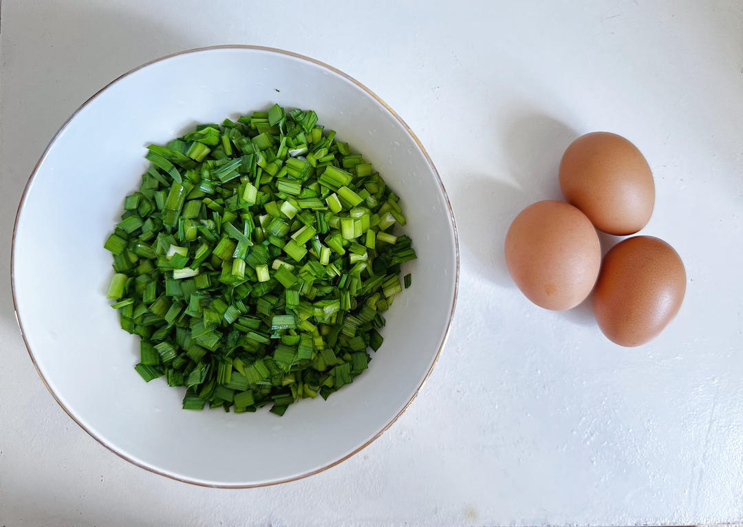 香喷喷的韭菜煎鸡蛋🍳的做法 步骤1