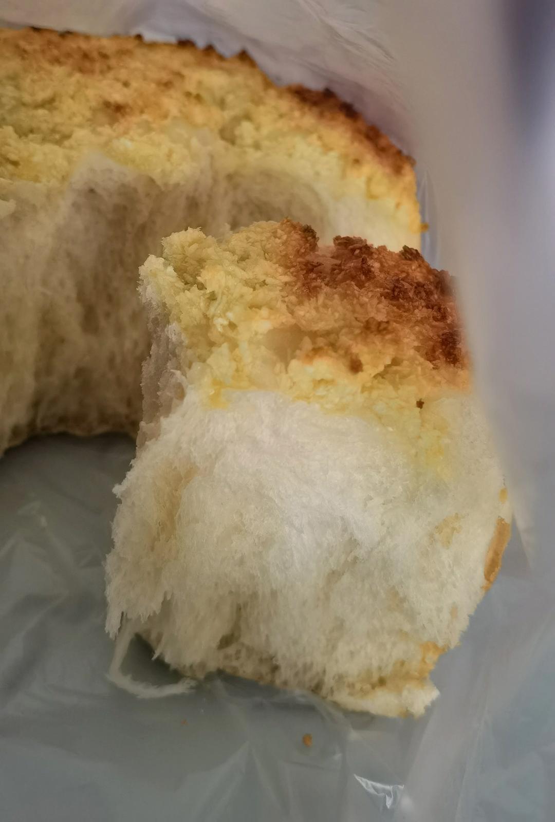 椰蓉小餐包。柔软拉丝，椰香浓郁