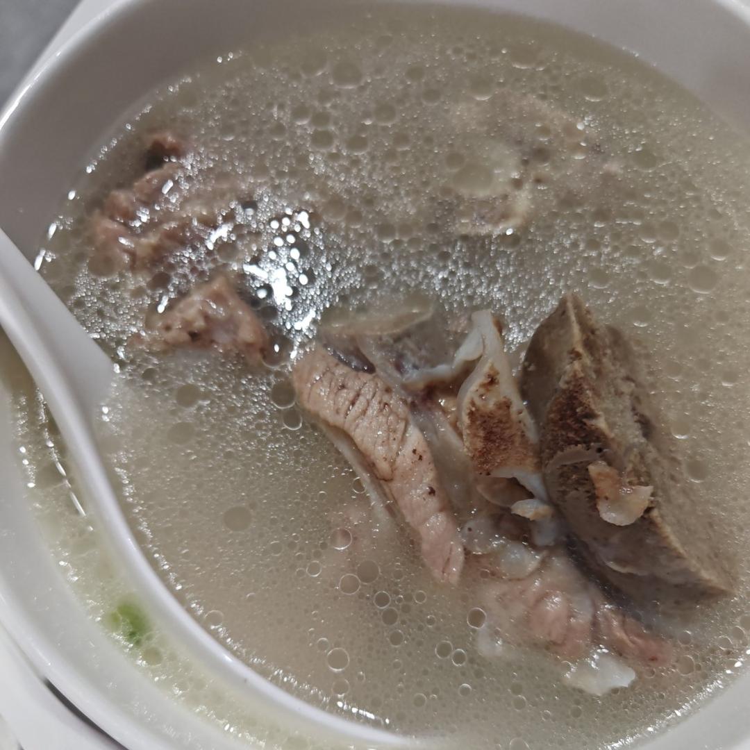 清炖猪筒骨汤