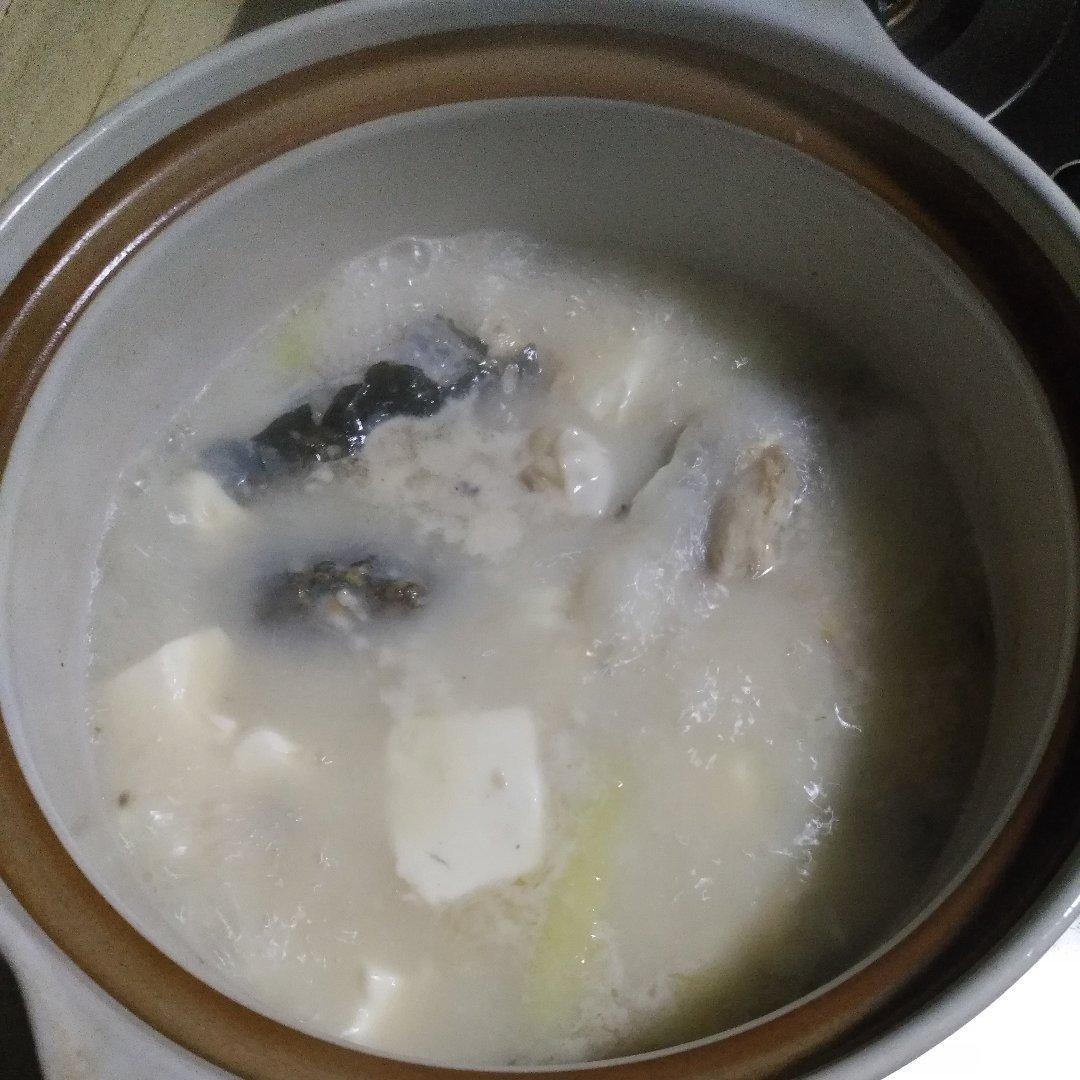 鱼头豆腐煲