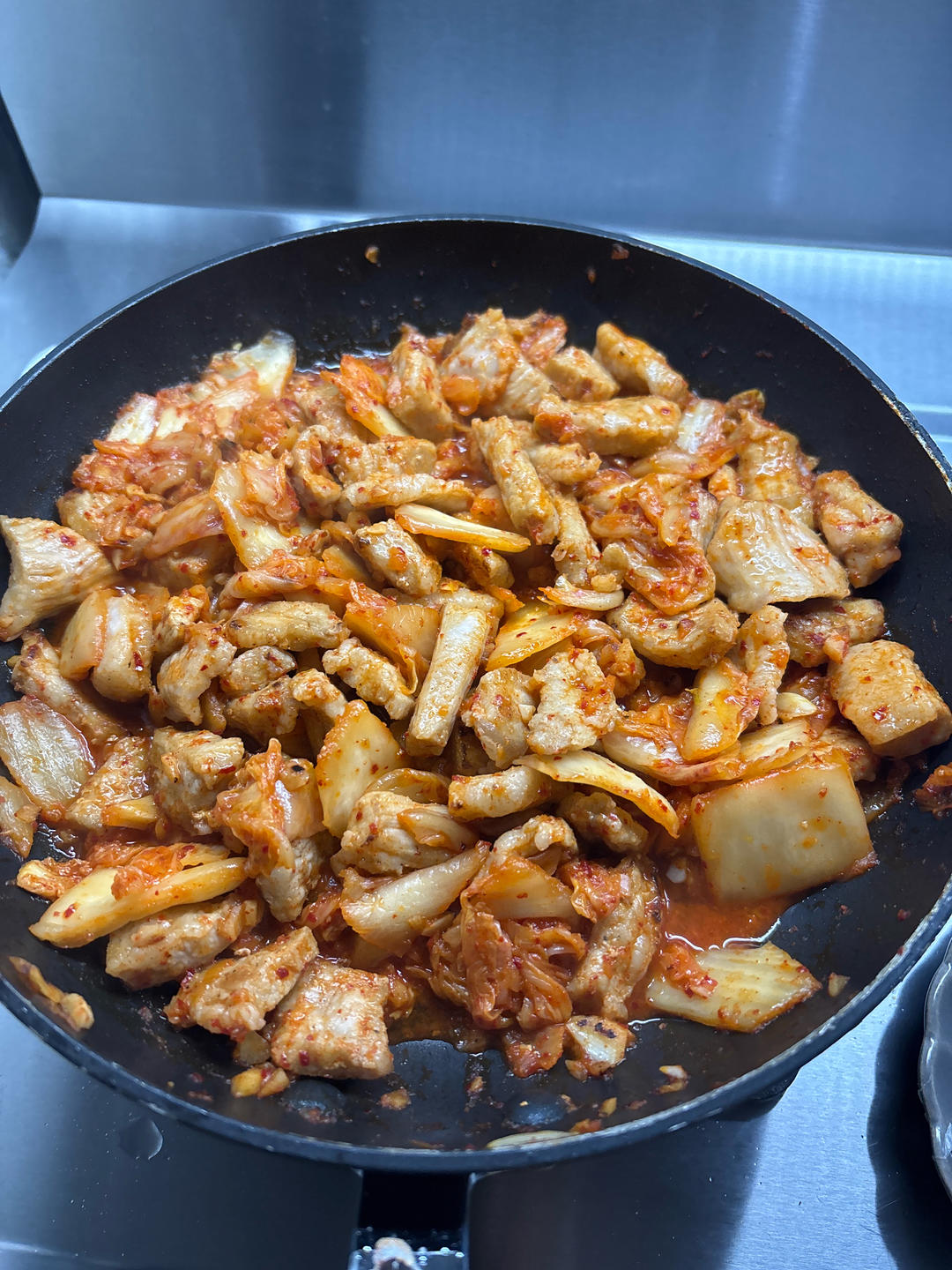 【三时三餐】车婶简单又下饭の辣白菜炒猪颈肉 돼지고기 김치 두루치기