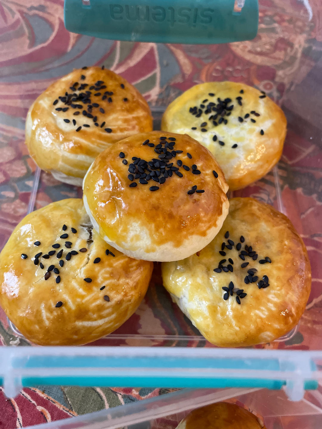 这么薄的皮，这么多的馅儿~~ | 金黄香酥的栗子肉松饼